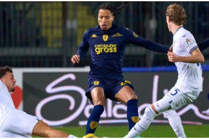 Tyronne Ebuehi was the most fouled player against Lazio.