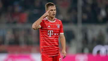 Kimmich snatches late draw for Bayern with stunning strike