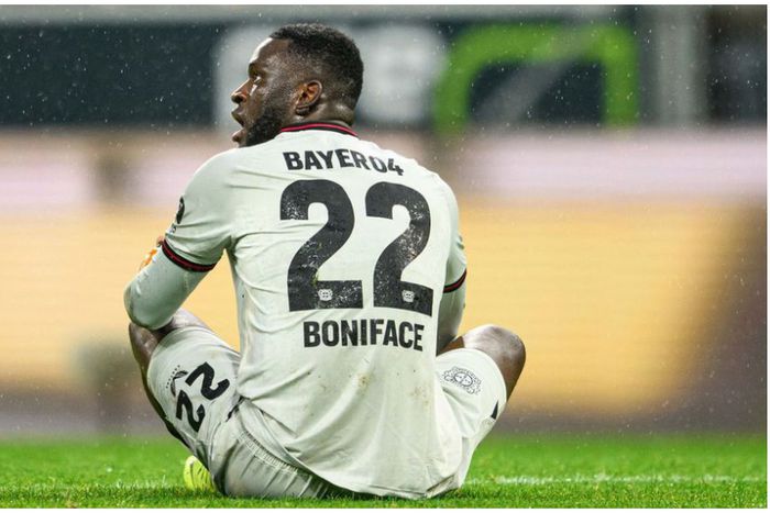 Victor Boniface looking dazed on the pitch.