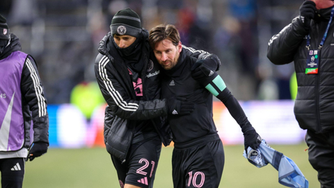Report: Referee slapped with six months ban for requesting Messi's autograph