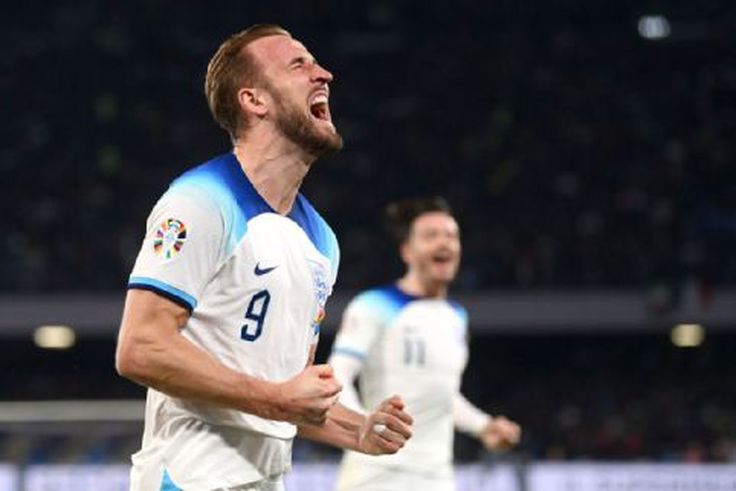 Kane passes Rooney as England's record top scorer