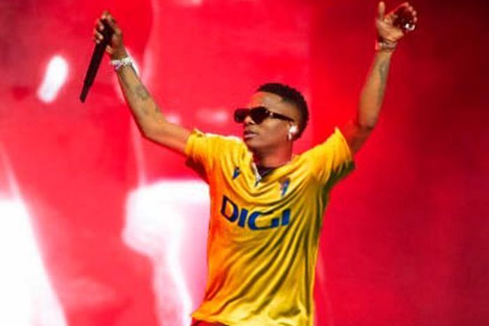 Afrobeat starboy Wizkid sporting the Cadiz kit.