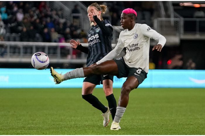 Asisat Oshoala in action against Washington in NWSL.