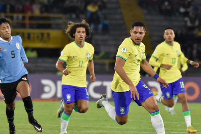Vitor Roque in action for Brazil U20.