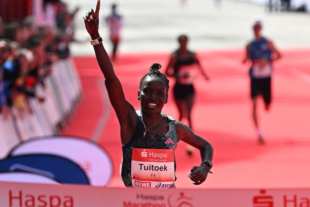 Dorcas Tuitoek wins the 2023 Hamburg Marathon