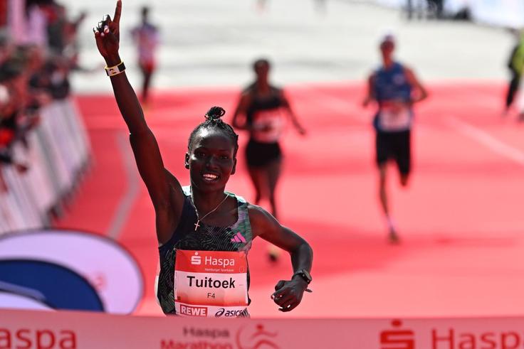 Dorcas Tuitoek wins the 2023 Hamburg Marathon