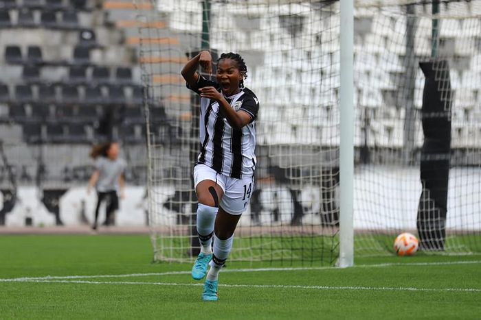 PAOK striker Esse Akida celebrating a goal.