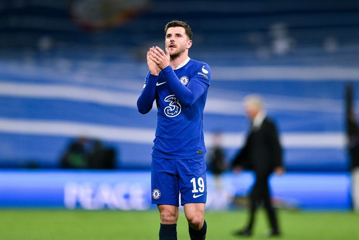 Manchester United join Mount race.