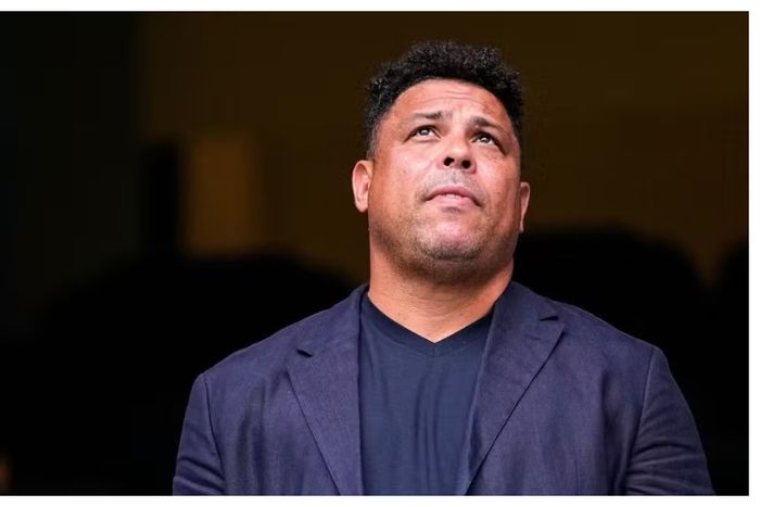 Ronaldo Nazario sells Real Valladolid shares