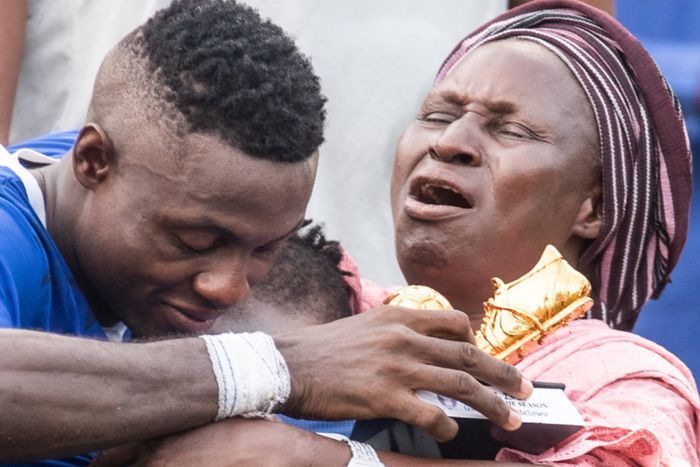 The emotional scenes between Adelowo and his mother in Ibadan.