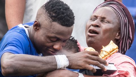Heartwarming scenes as star celebrates NPFL Player of the Year award win with emotional mother