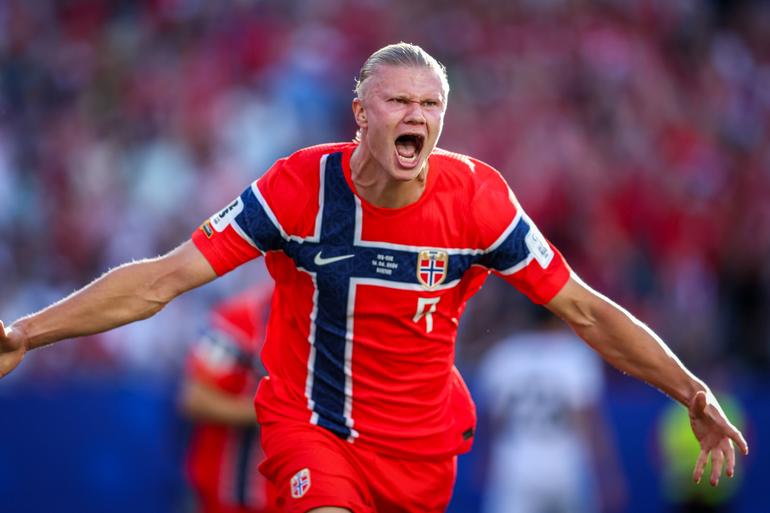 Erling Haaland scores for Norway against Iraq || Imago