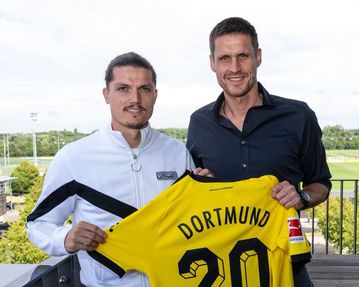 Former Manchester United loanee joins Borussia Dortmund