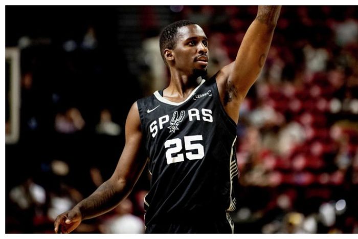 Jones-Garcia signs two-way contract