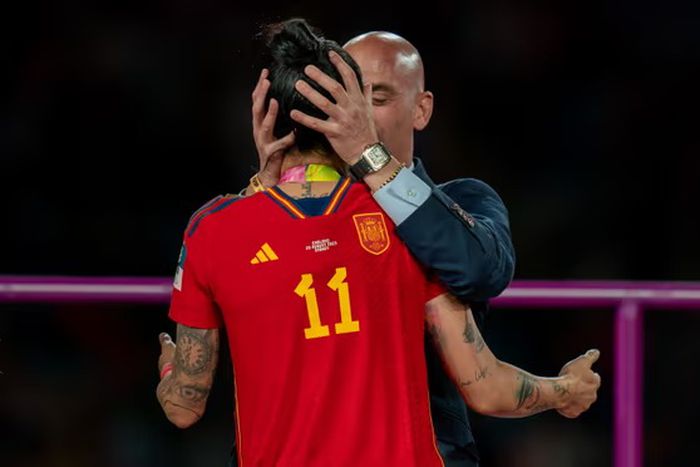 Luis Rubiales kisses Jennifer Hermoso on the lips during the World Cup trophy presentation | Photo Credit: Noe Llamas/SPP/Shutterstock via the Guardian