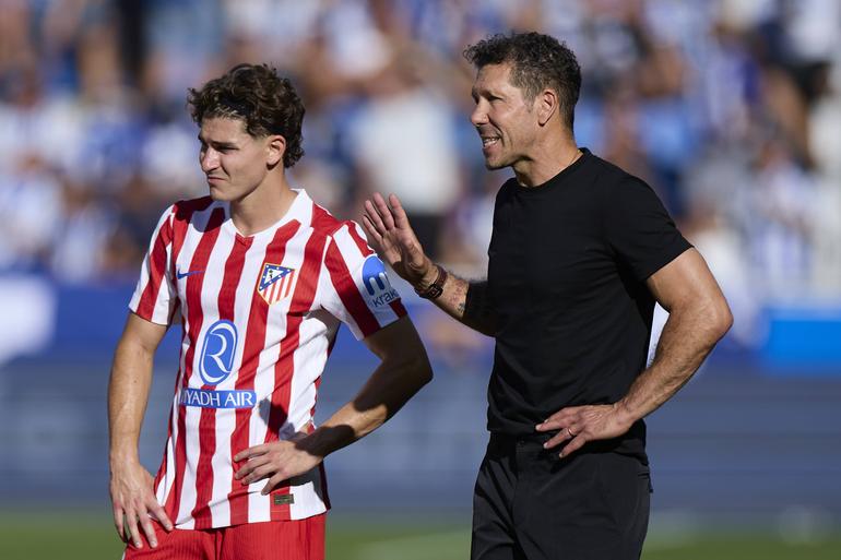 Diego Simeone and Julian Alvarez || Imago