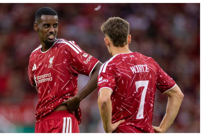 Man United legend issues warning to Liverpool’s £240m signings