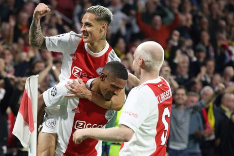 Ajax put five past nearest rivals PSV