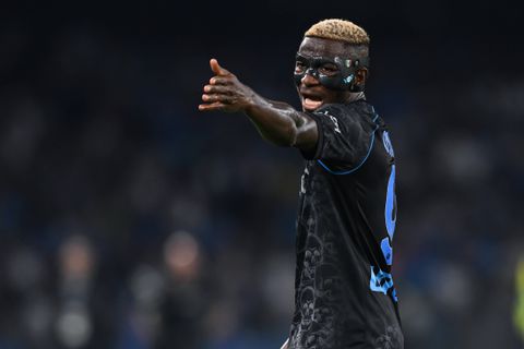 [VIDEO] Watch as Super Eagles star vexes for Napoli fans seeking autographs