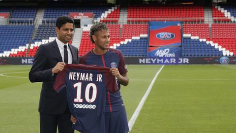 Neymar signs for PSG || Getty