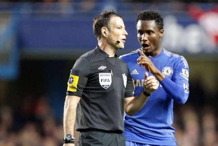 Referee Mark Clattenburg and John Obi Mikel | Imago