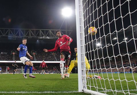 See what Manchester United fans are saying about Joshua Zirkzee after Ruben Amorim's debut for Manchester United ends in a draw against Ipswich.