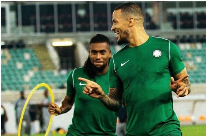 Wiiliam Troost-Ekong and Alex Iwobi in the Super Eagles.