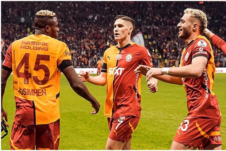 Victor Osimhen celebrates with his Galatasaray teammates.