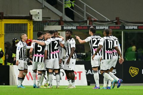 Milan slip up with Udinese to open door to title rivals