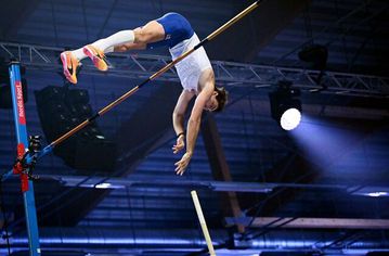 Mondo Duplantis flies to new indoor Pole Vault World Record in France