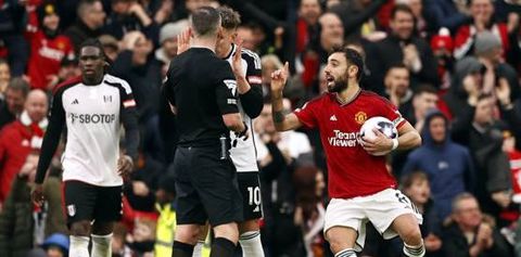 Watch Manchester United Captain Bruno Fernandes Angrily Confront Referee After Iwobi and Bassey-Inspired Fulham Loss