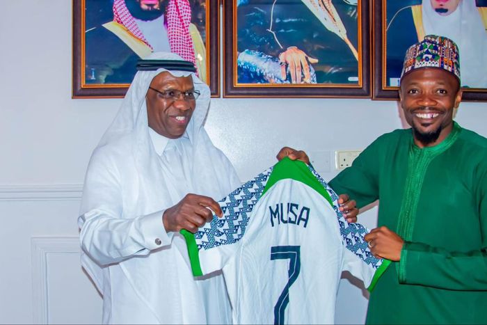 In Kano, Super Eagles captain Ahmed Musa gifts a Nigerian jersey to the Saudi Arabia Consul.