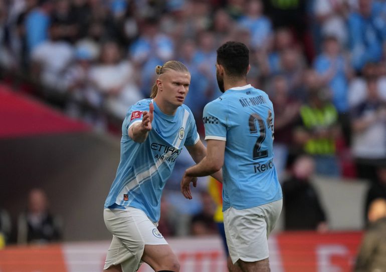 Man City players celebrating || Imago