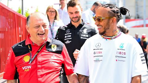 Hamilton denies Ferrari talks, close to new Mercedes contract