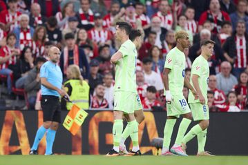 Wasteful Lewandowski fails to catch Mbappe as Barcelona end LALIGA season with a win