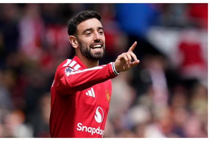 Fernandes fires back at club legend Roy Keane