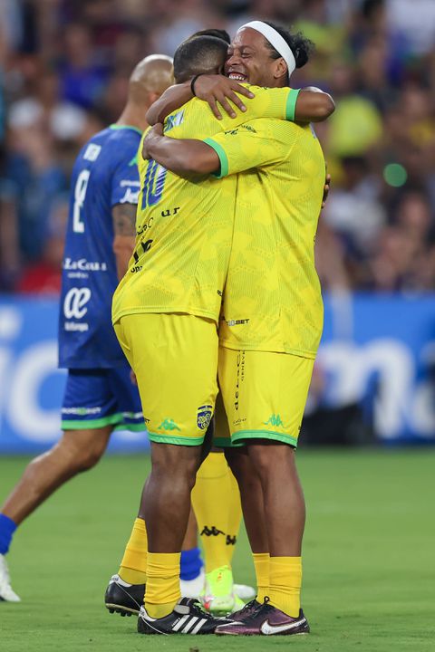 Ronaldinho and Roberto Carlos Announce The Beautiful Game by R10