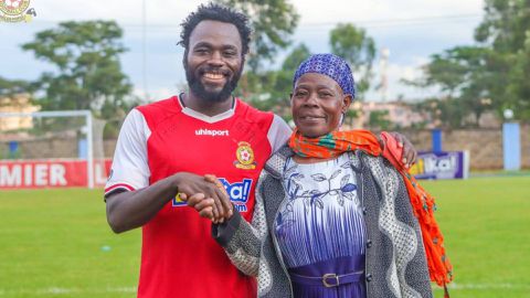 Game recognises game: Gor legend Sonyi gives Rupia flowers for breaking his 47-year goal record