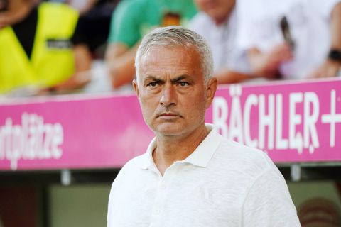 Mourinho looks to sign former Chelsea and Manchester United star for the fourth time