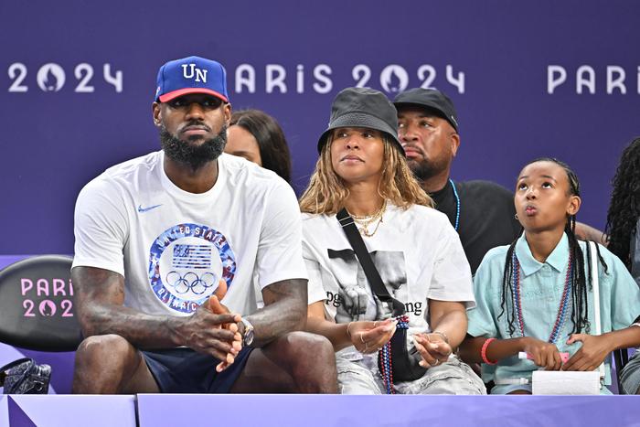 LeBron James wife Savannah reacts as NBA icon joins Philadelphia 76ers for final chapter