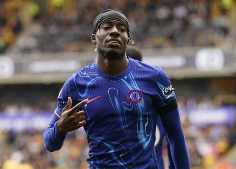 Noni Madueke - Ngòi Nổ Cánh Phải Của Chelsea Hành Trình Tỏa Sáng Tại Stamford Bridge