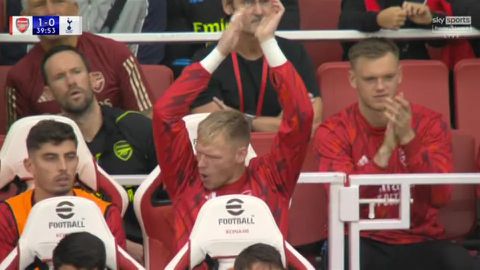 Ramsdale applauded Raya's save against Tottenham || Credit: Imago