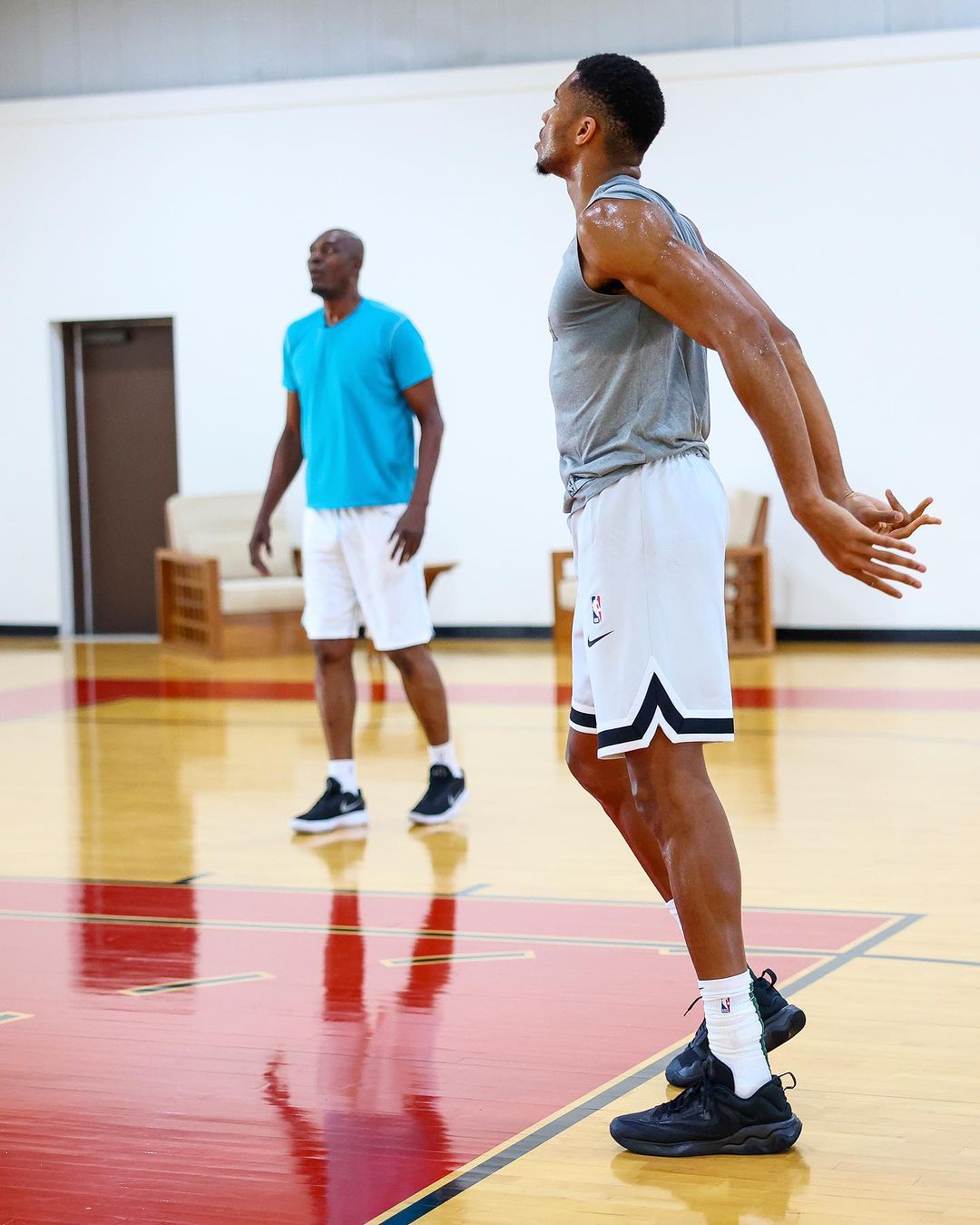Giannis Antetokounmpo will aim to get better and will involve one of the greatest players in history in Hakeem Olajuwon - Instagram/Giannis Antetokounmpo