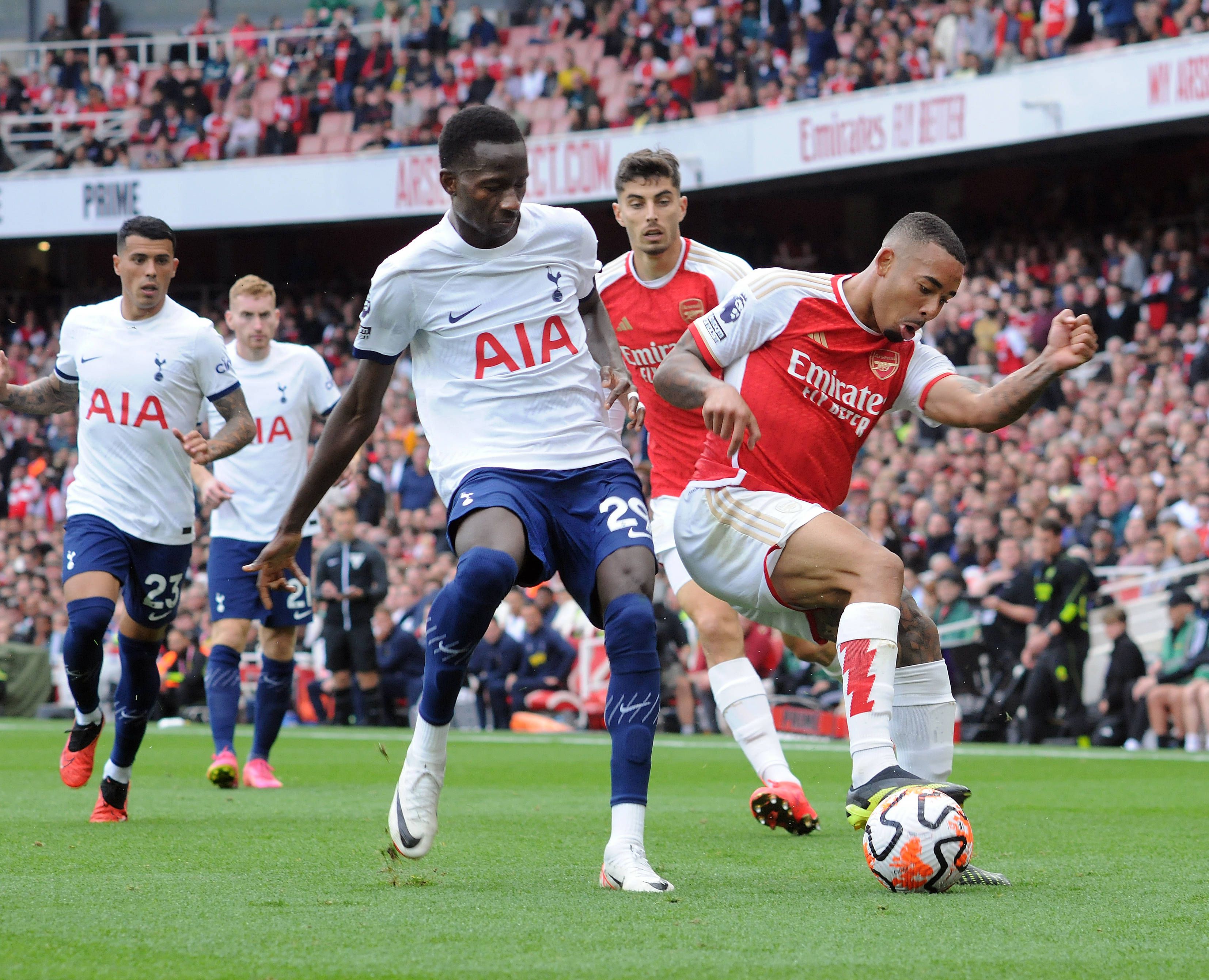 Gabriel Jesus against Tottenham || Credit: Imago