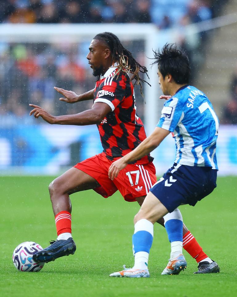 Alex Iwobi on the move against Coventry.