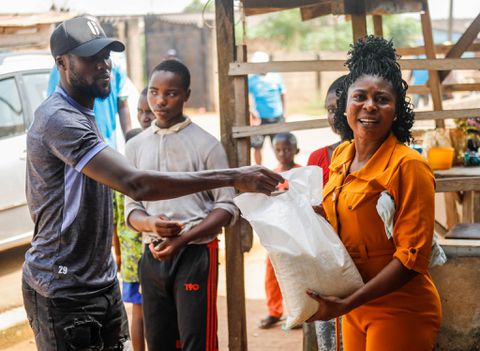 Father Christmas Move: Remo Stars show love to Ikenne community with ...