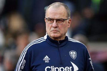 Bielsa arrives in England to discuss Everton job