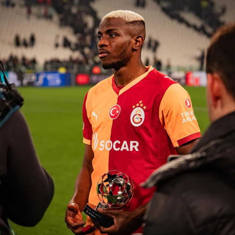 Victor Osimhen with his man of the match award vs Juventus