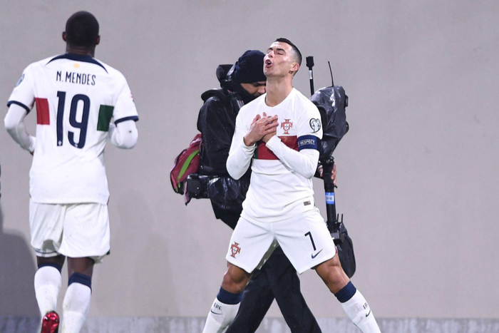 Ronaldo celebrates scoring against Luxembourg