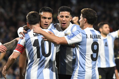 Barcelona eye audacious move for Lionel Messi's teammate